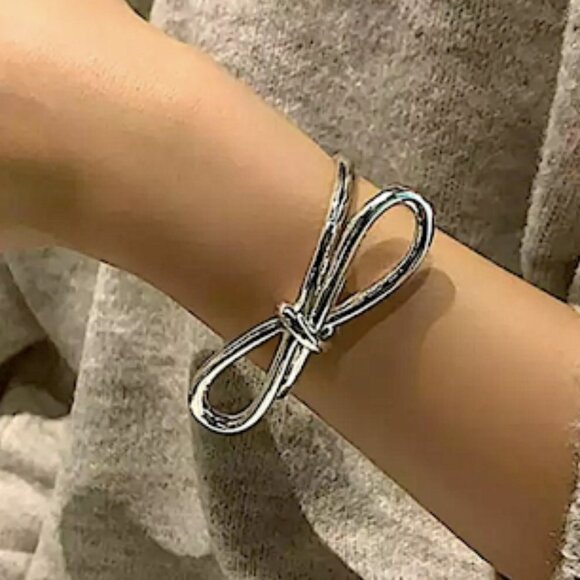 STERLING SILVER BOW KNOT BANGLE BRACELET - Picture 2 of 6